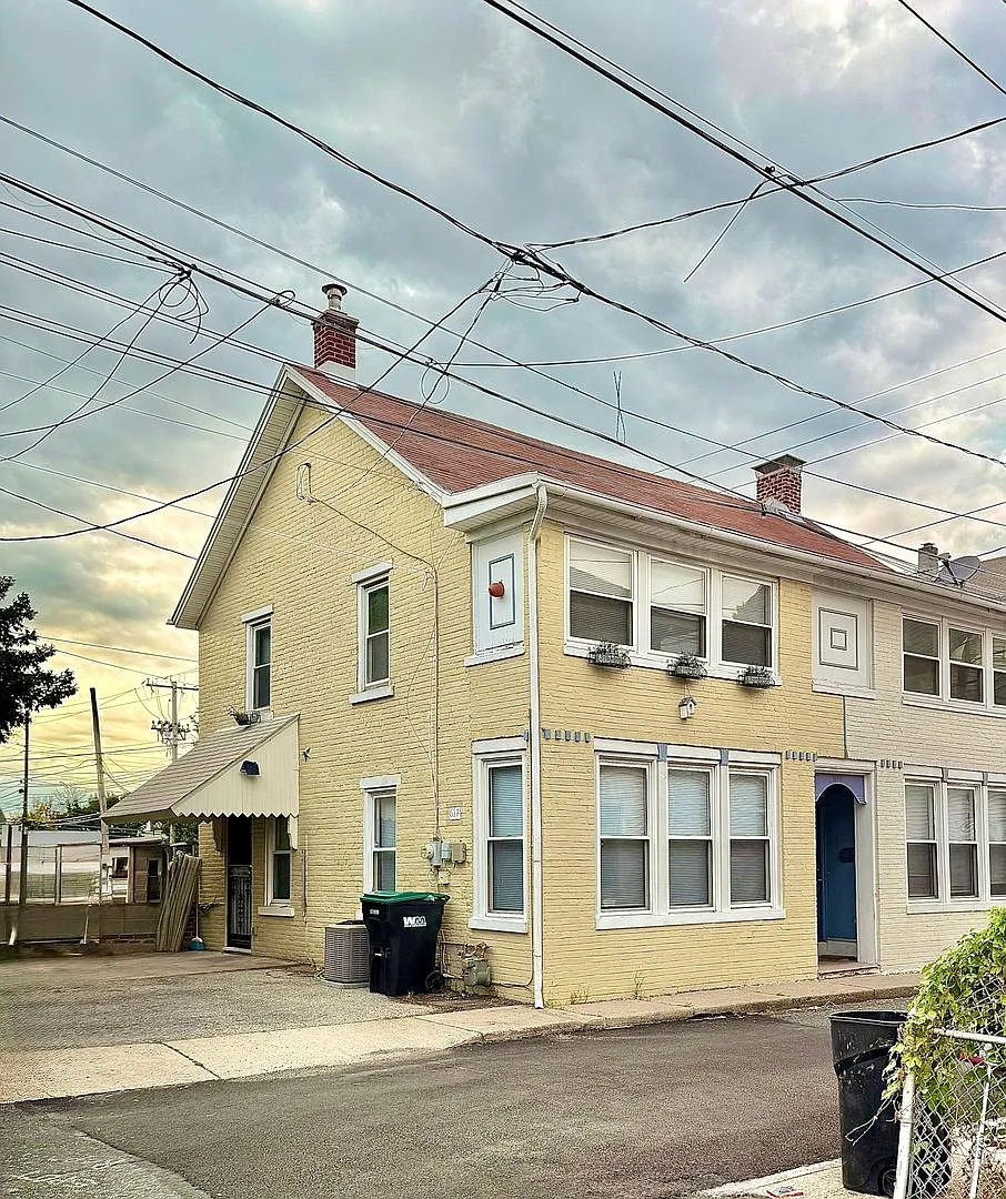 617-619 School Street — Photo 1