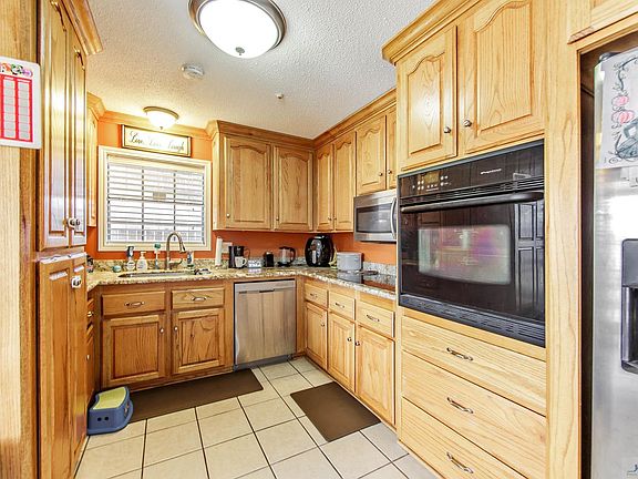 3rd image of 1610 Coral Dr