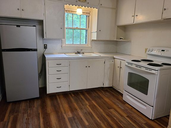 4th image of 614 W Rush Ave