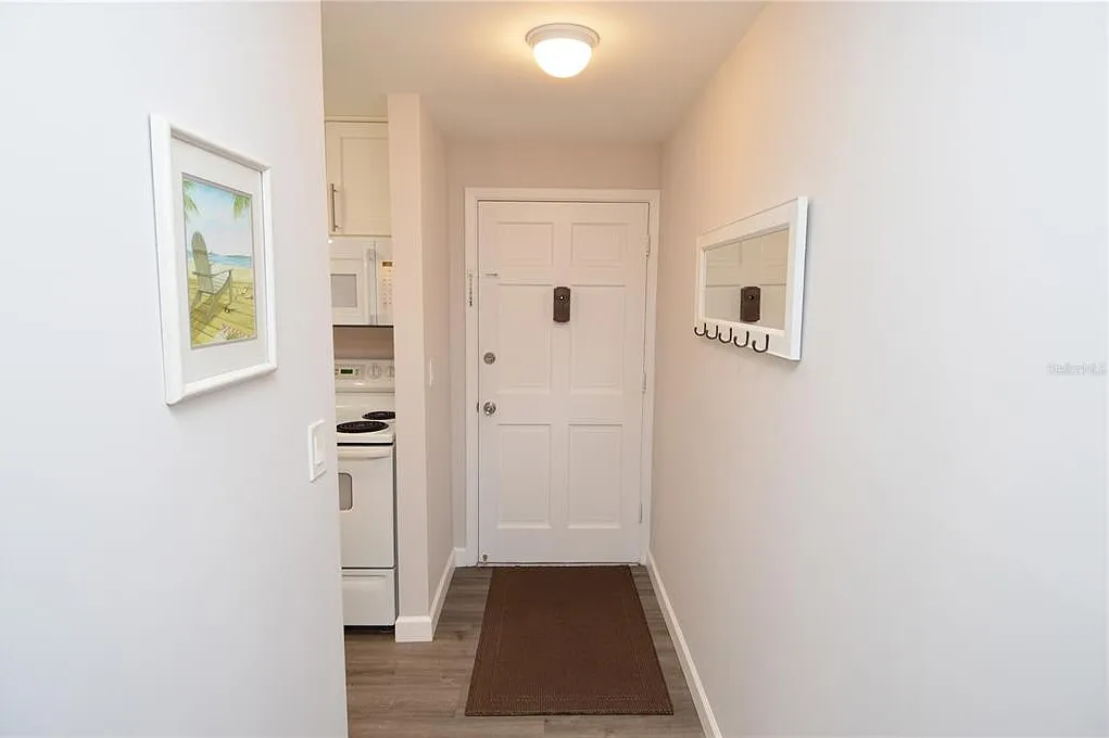 2 bed, 1.0 bath, 872 sqft, $2,000 — Photo 4
