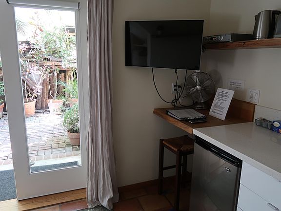 5th image of 542 Vernon Ave #3