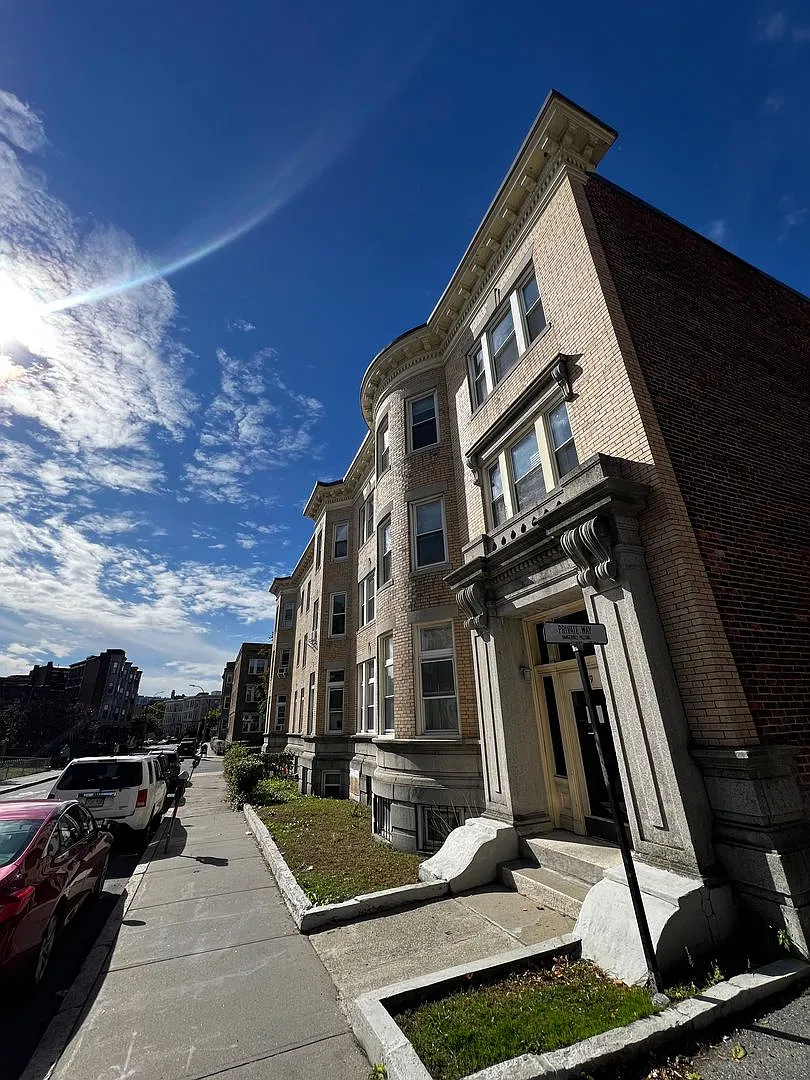 Sept 1 2027! Huge BU South Campus 5 Bed/2 Bath. Porch, A/C, Laundry, Amazing Location on St. Mary... — Photo 2