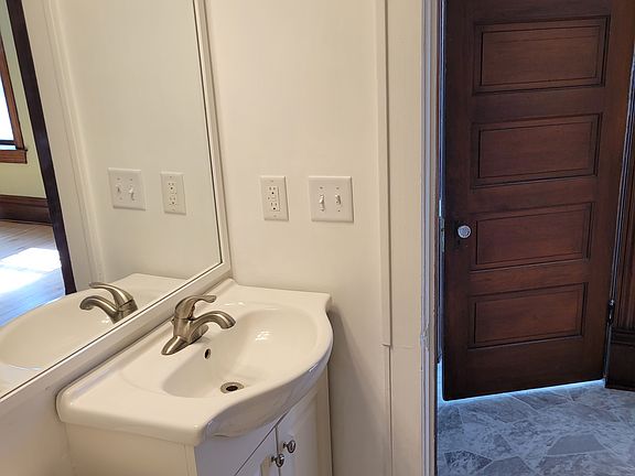 5th image of 438 Stryker Ave #3