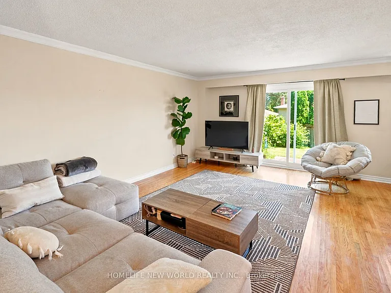 458 Appledore Cres #UPPER — Photo 2