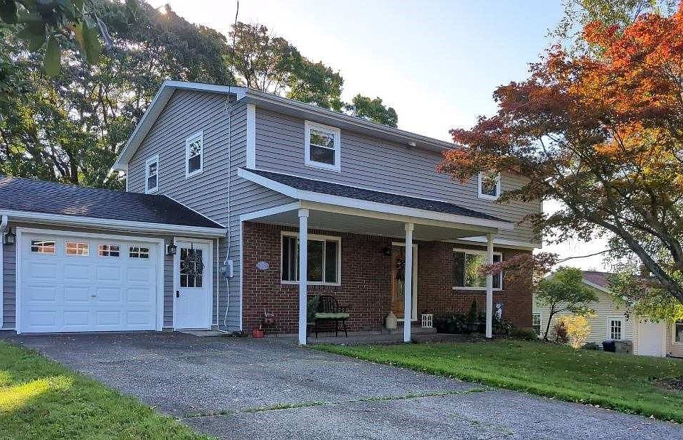 1st image of 557 Gilmore St