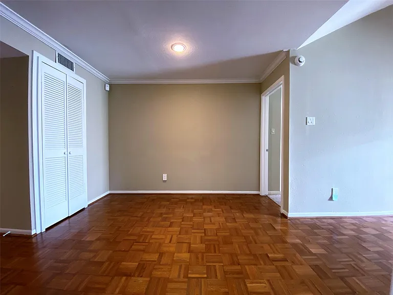 751 Bering Dr #B — Photo 14