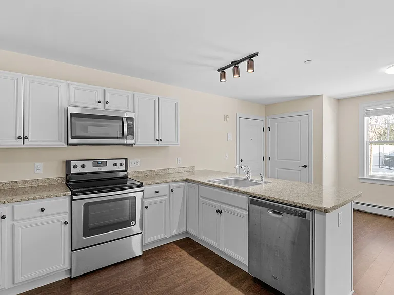 Cumberland Foreside Village Apartments — Photo 5