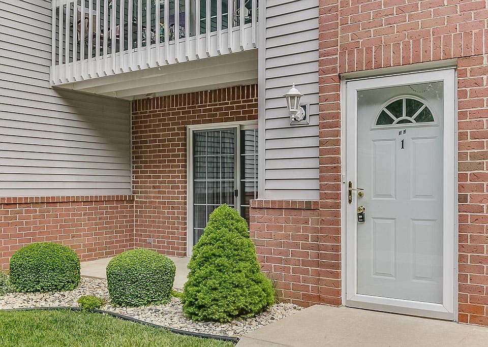 1st image of 1292 Village Centre Dr Unit 1