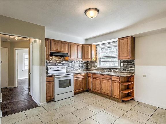 5th image of 4016 Jenny Dr