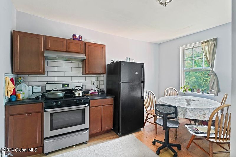 3rd image of 56 Alexander Street
