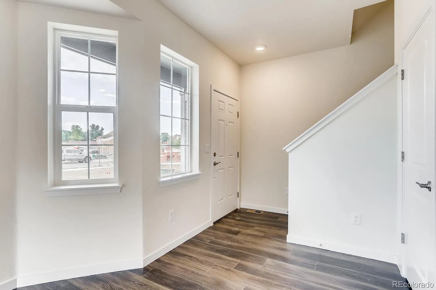 2 bed, 2.5 bath, 1241 sqft, $2,400 — Photo 3