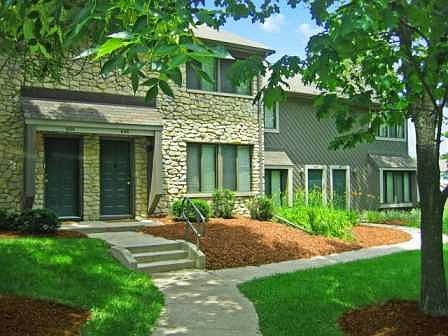 2nd image of 929 N Woodbridge Dr