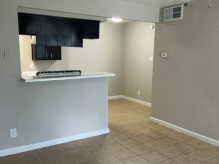 Henderson Grove Apartments — Photo 10