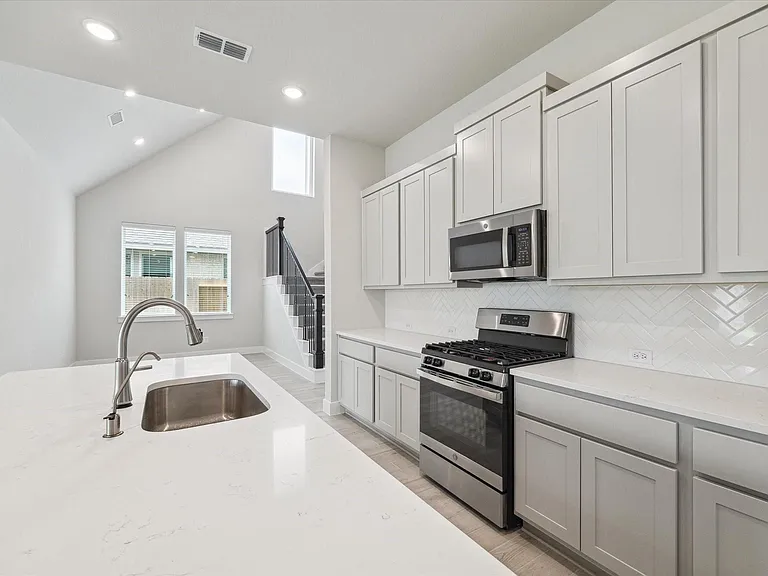 2418 Russet Forest Dr — Photo 10