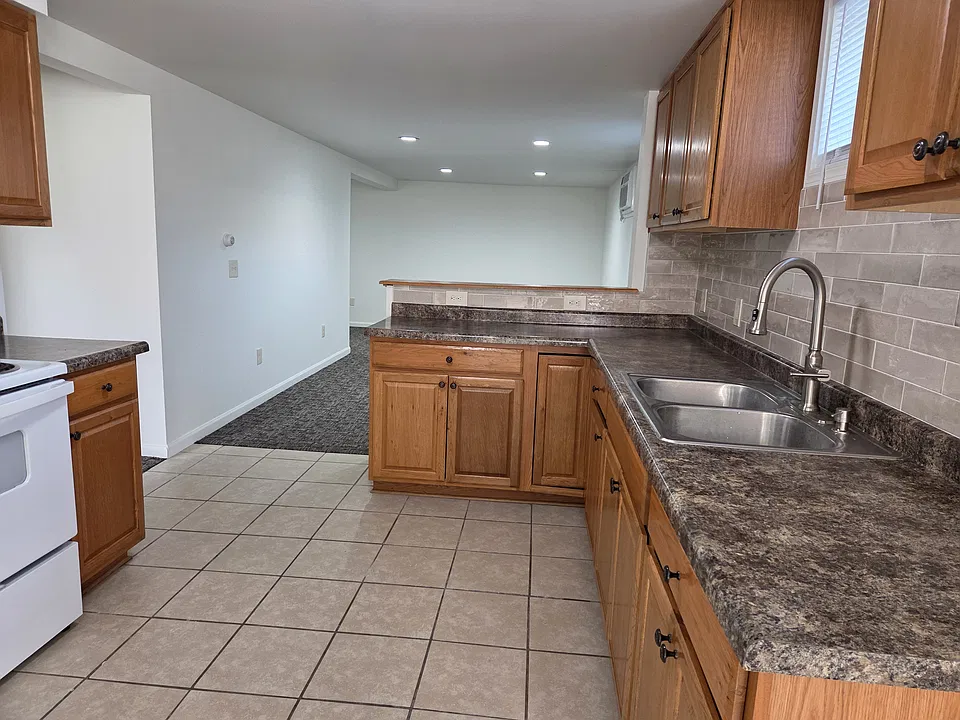 11047 Portage Rd #4
