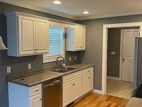 4th image of 122 Ashkirk Ln