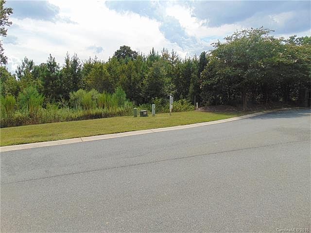 1st image of Victoria Lake Dr #1