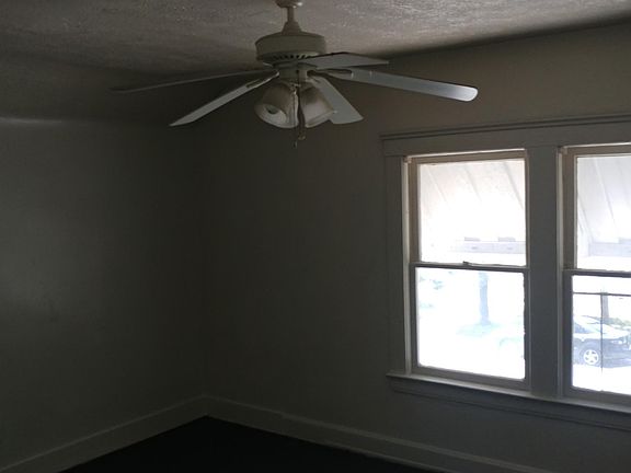 4th image of 2047 W 106th St