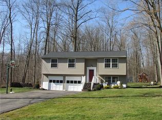 16430 Snow Rd, Chagrin Falls, OH 44023