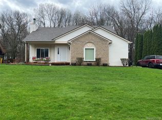 2125 Somerville Dr, Oxford, MI 48371
