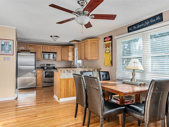 3rd image of 121 35th St #A