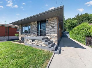26 Parklands Dr, Hamilton, ON L8K4W7