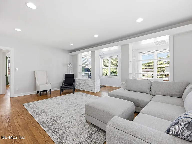 2749 Hendricks Ave — Photo 4