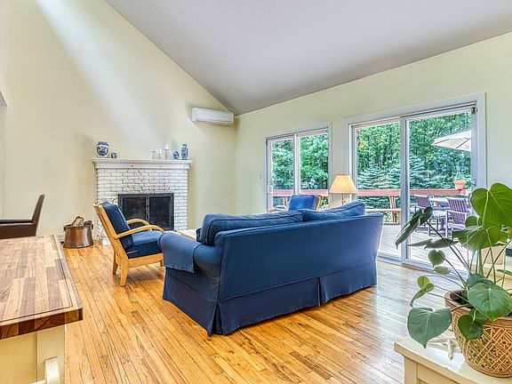 2nd image of 27 Crescent Way