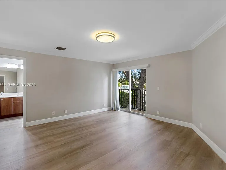2929 SW 18th Ter — Photo 14