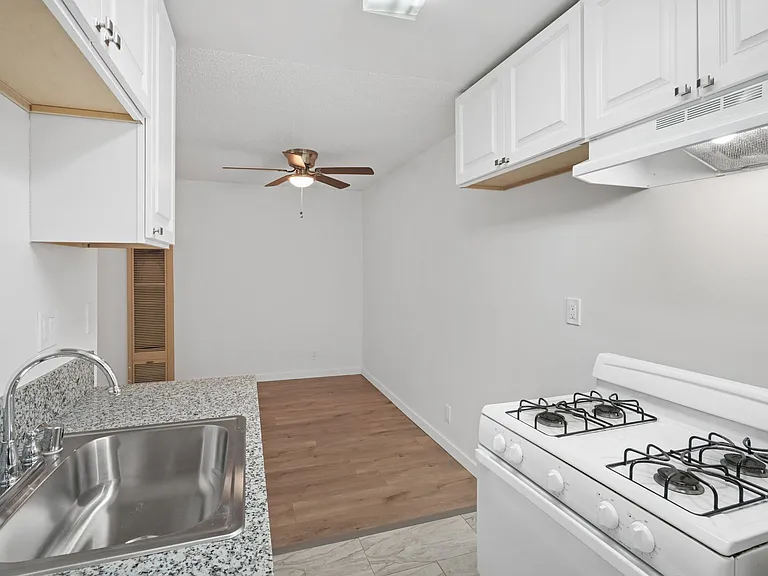 12603 Oxnard St #6 — Photo 11