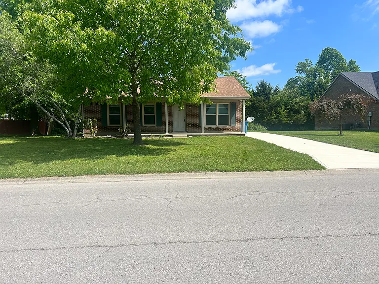 142 Hawthorne Dr — Photo 12