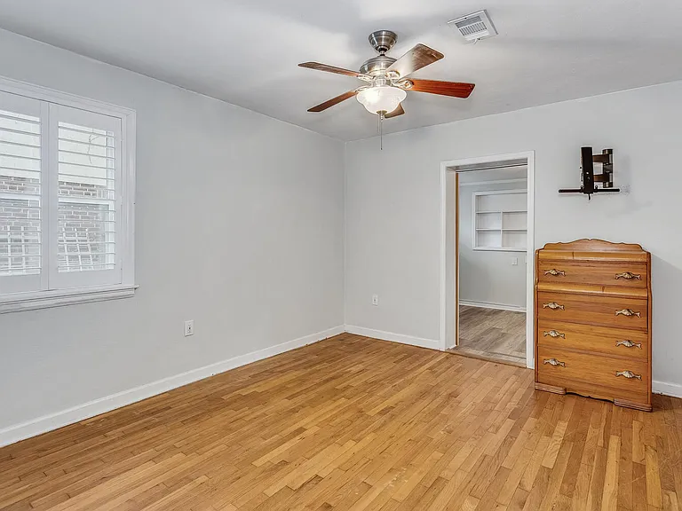 1812 E Avery St — Photo 13