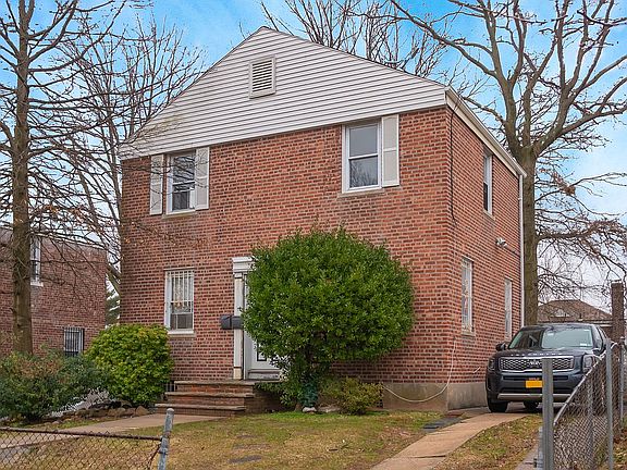 3rd image of 220 Vanderbilt Ave