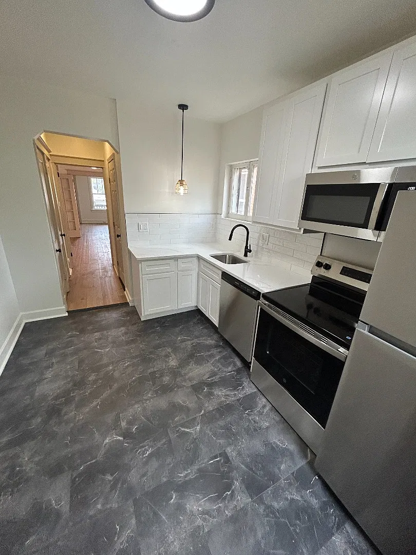 Fully Renovated 1-Bedroom unit in Bevo Mill! (Off Street Parking) — Photo 2
