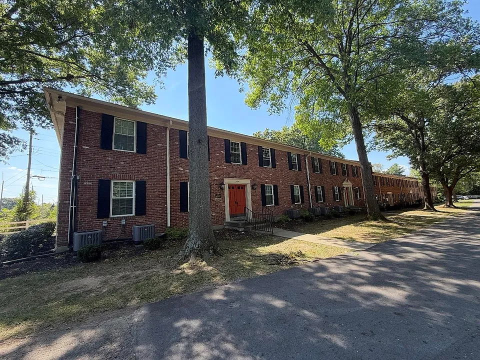 Breckenridge Ln