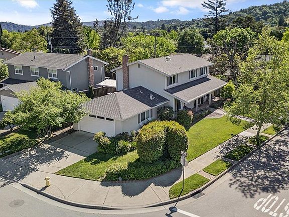 4th image of 670 Roble Dr