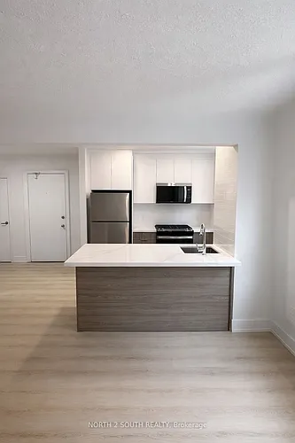 1024 King St E Photo 1