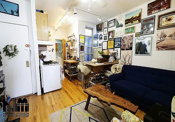 3rd image of 647 Franklin Ave APT 2RF
