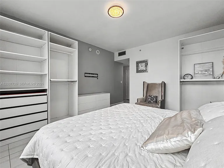 253 NE 2nd St #1003 — Photo 14