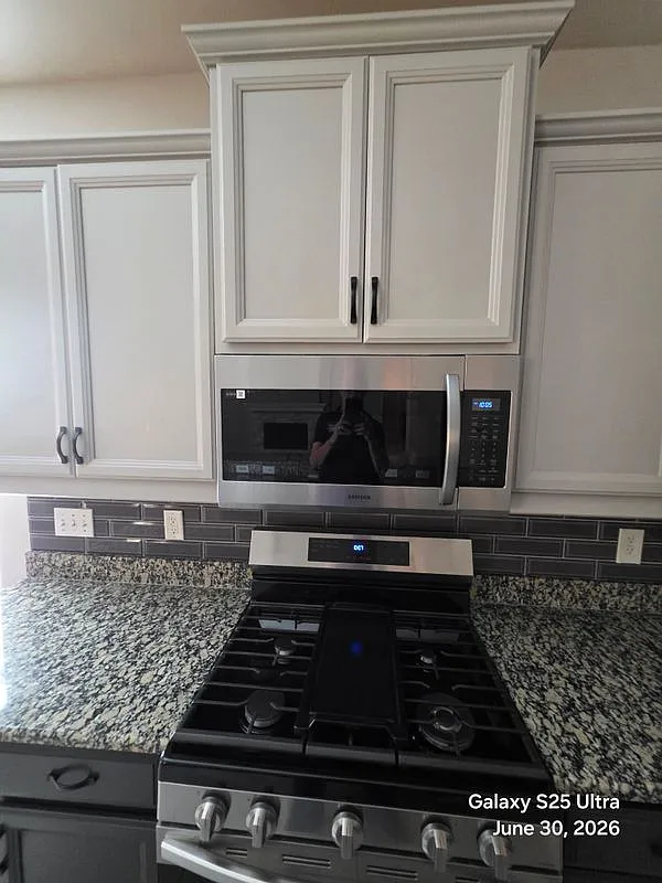 4 bed, 3.0 bath, 2662 sqft, $3,200 — Photo 2