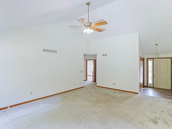 4th image of 10205 Rosewood Ct