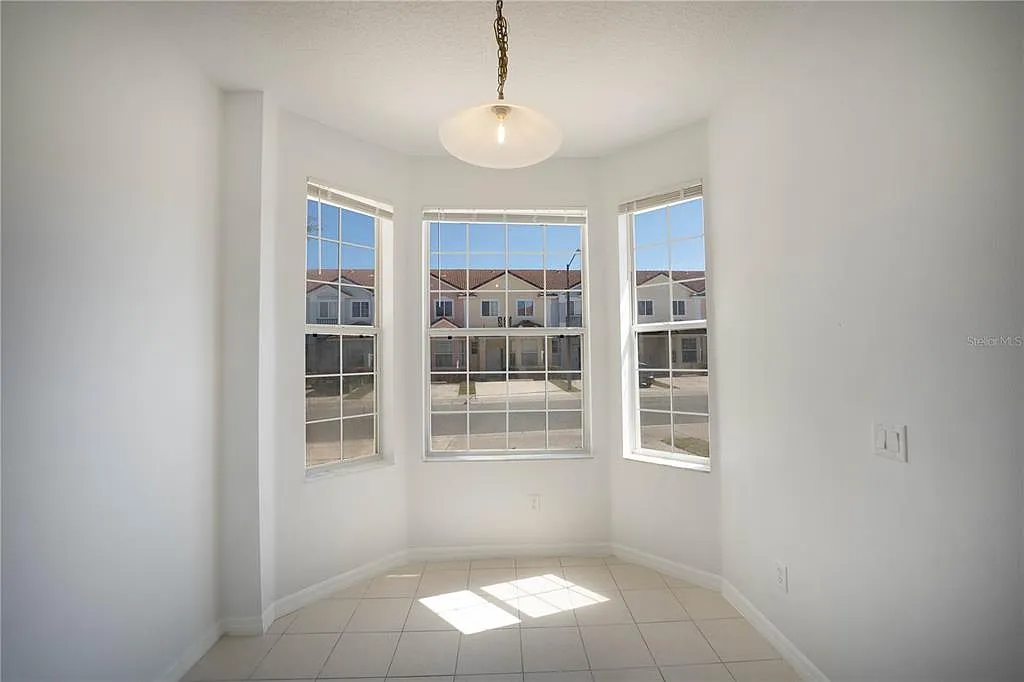 3 bed, 2.5 bath, 1468 sqft, $2,150 — Photo 4