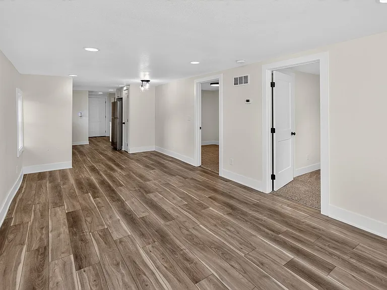 4076 Indianola Ave — Photo 3