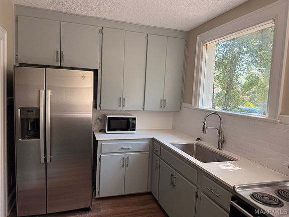 3rd image of 3318 Wilmington Rd