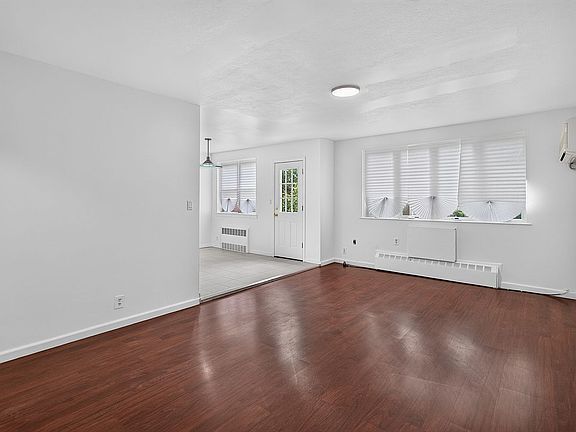 5th image of 1122 E 57th St