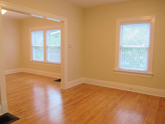 Photo was taken before tenants moved in.