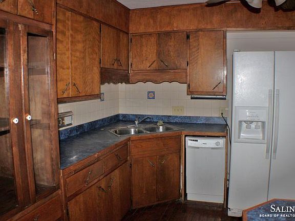 5th image of 1015 Scott Ave