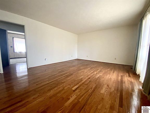 5th image of 930 E 14th St