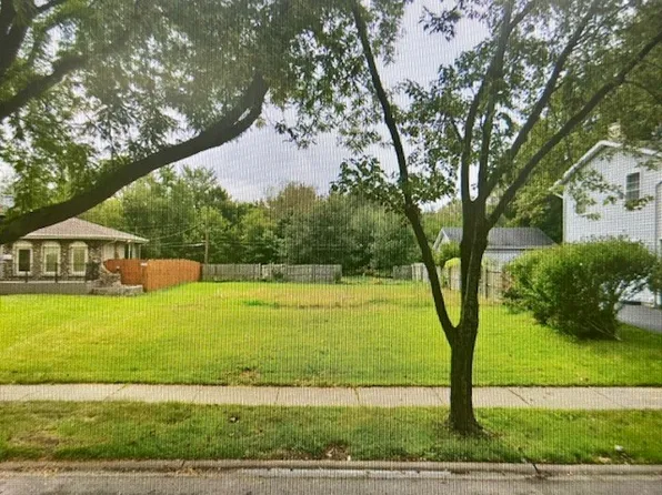 215 W Lake Park Dr, Addison, IL 60101