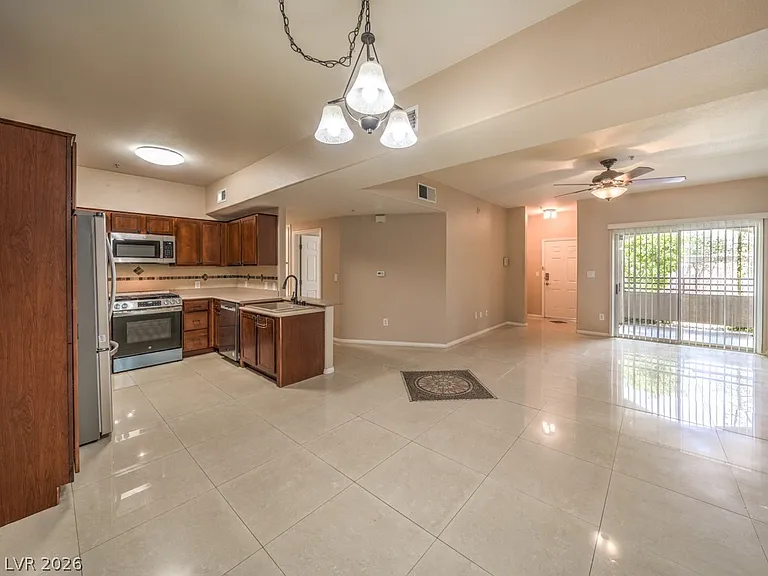 2291 W Horizon Ridge Pkwy #8144 — Photo 9